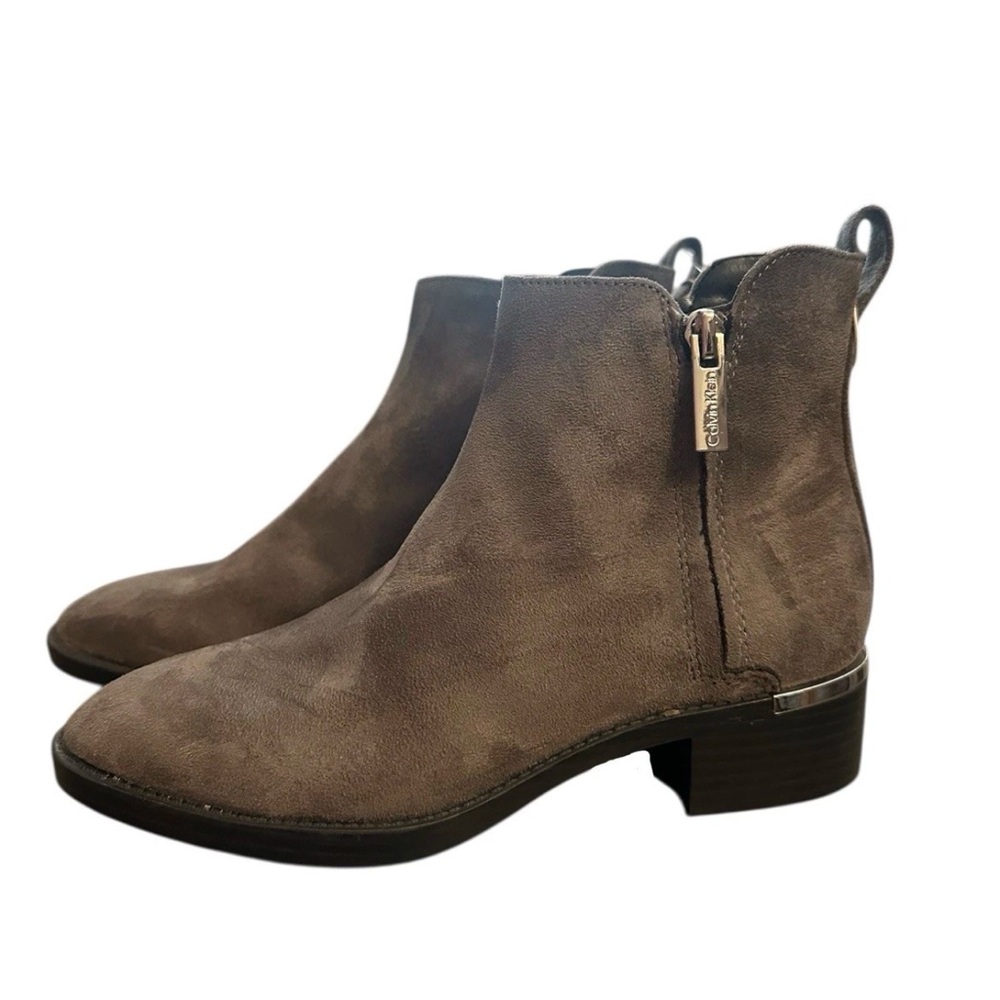 NEW! Calvin Klein Deniece Block Heel Ankle Booties Suede Women’s Boots Gray 5 M